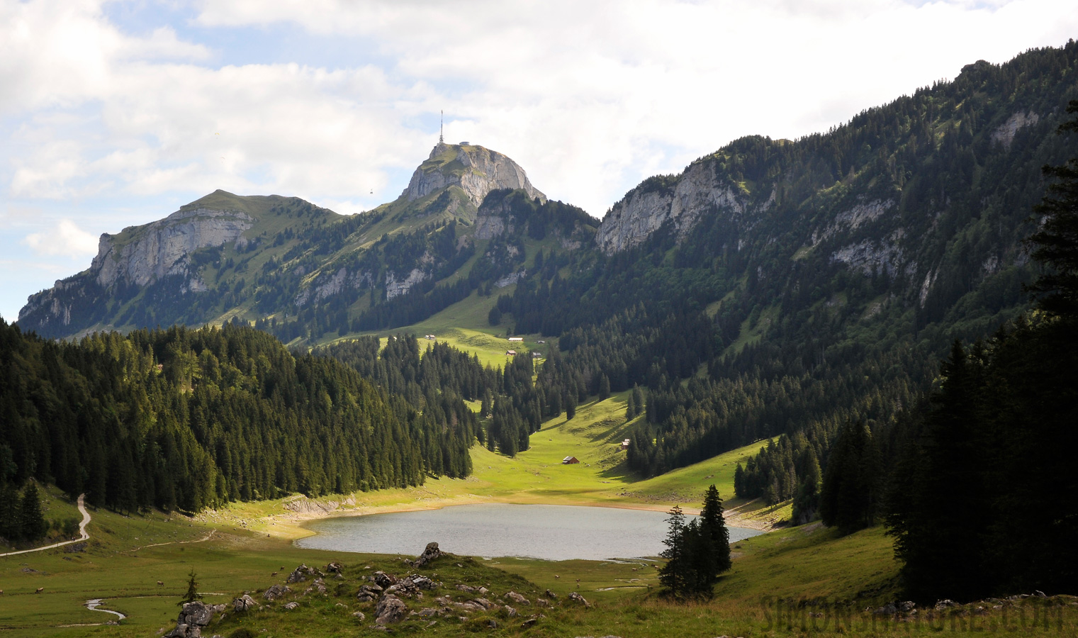 Sämtisersee, in the background the Hohe Kasten [55 mm, 1/100 sec at f / 22, ISO 500]